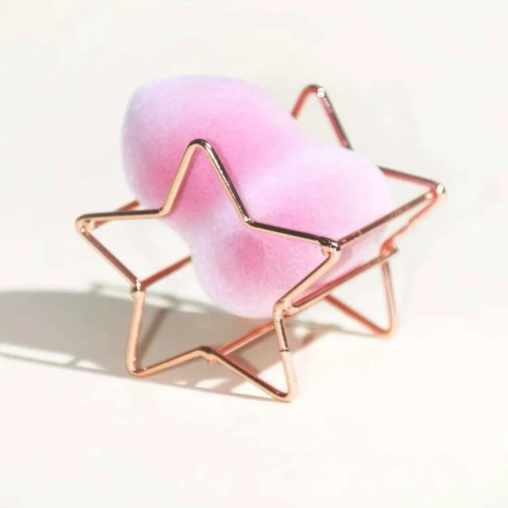 FIRST OFFER GETS IT Star Makeup Blender Holder - Picture 2 of 2